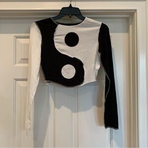 Casual yin yang long sleeve crop top ☯️